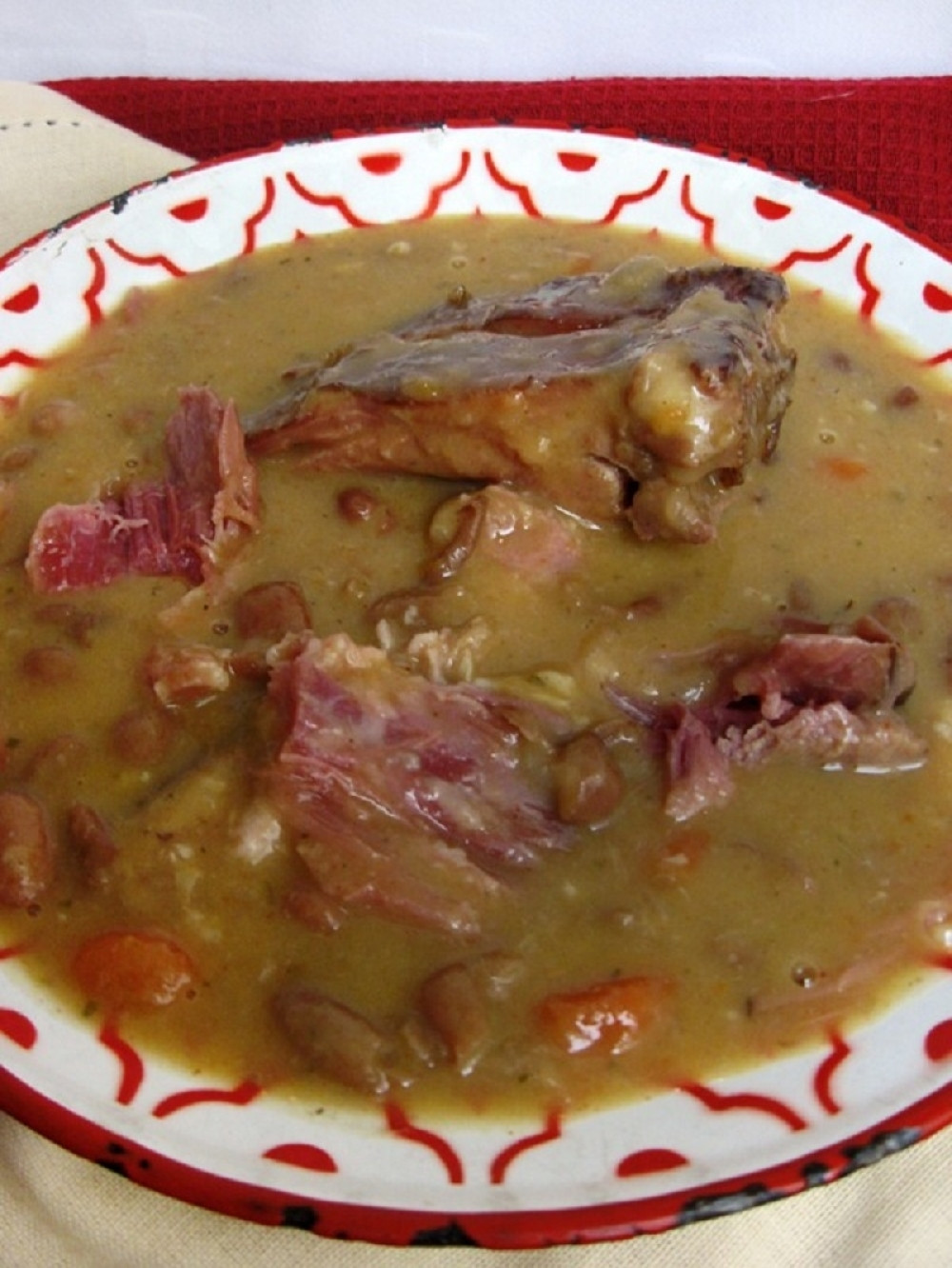 Bolji od vojničkog: Pasulj sa dimljenim mesom i slaninom