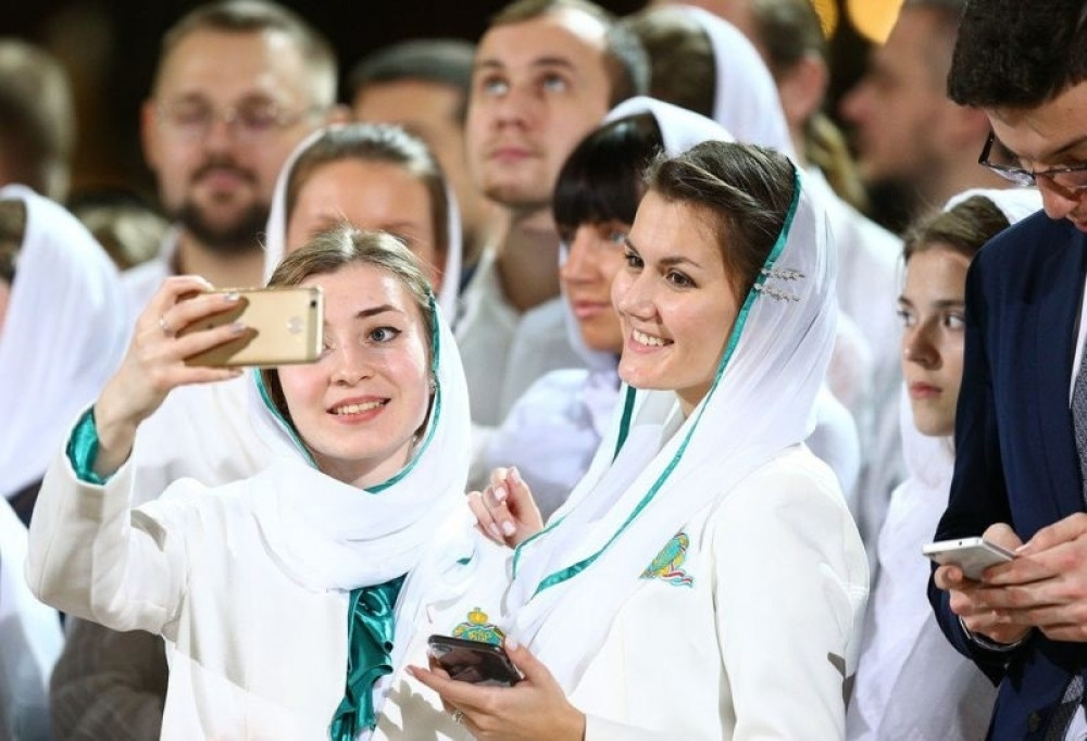 Nude "blagoslovene" smerne haljine, pohlepa ili nešto još gore!