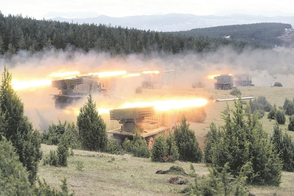 Goreće nebo i zemlja na Pešteru!