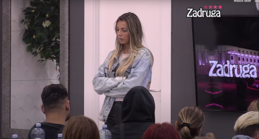 Zagrljaji i vreli poljupci učinili svoje! (VIDEO)