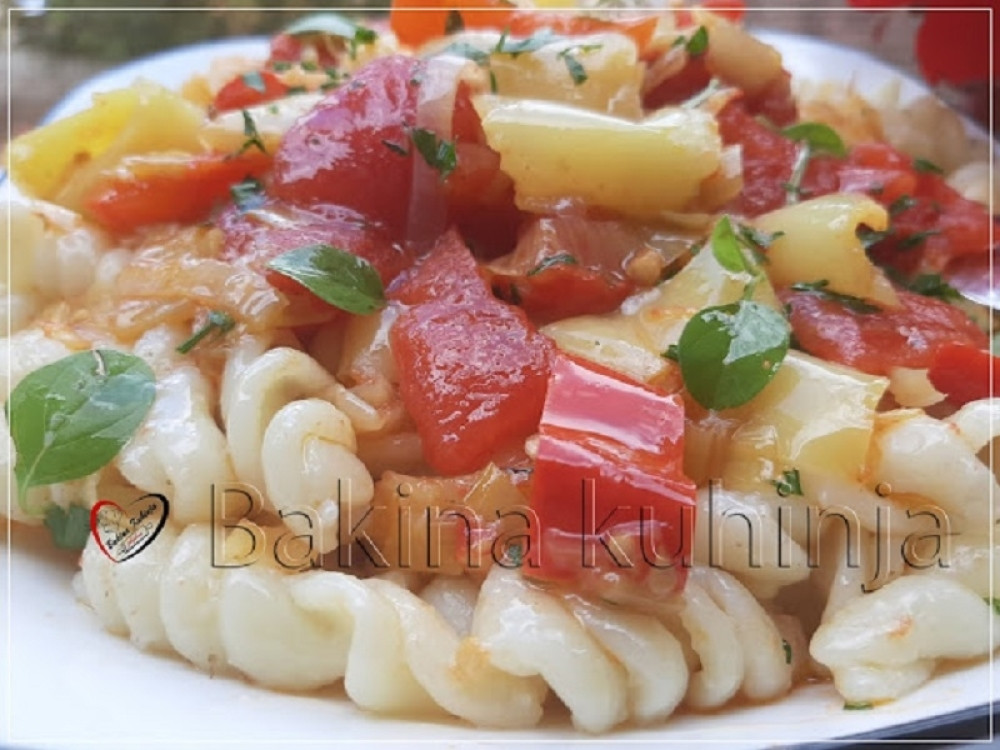 Sataraš sa makaronama i prazilukom opčiniće vas!