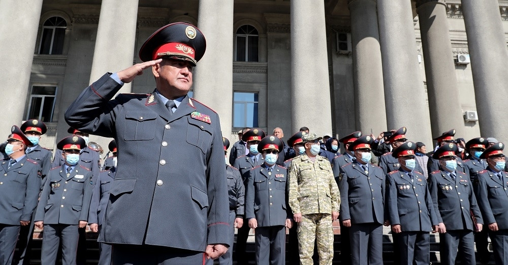 Predsednik proglasio vanredno stanje, naređeno raspoređivanje vojske širom Kirgistana! (FOTO)