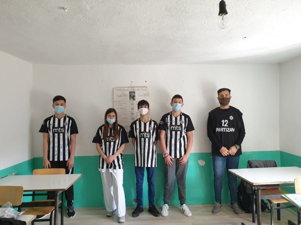 Dečija graja i smeh među osnovcima: Sportski dan u okviru Dečije nedelje!