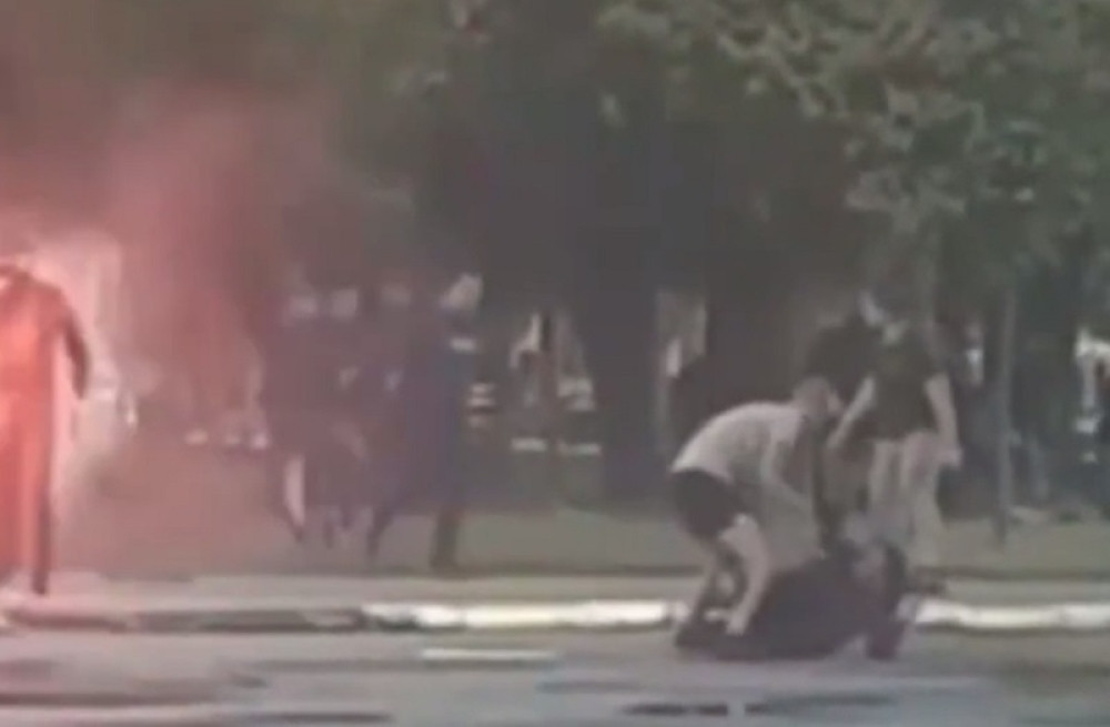 Totalni haos u Hrvatskoj, brutalna tuča navijača Hajduka i Dinama šokirala region (UZNEMIRUJUĆI VIDEO)