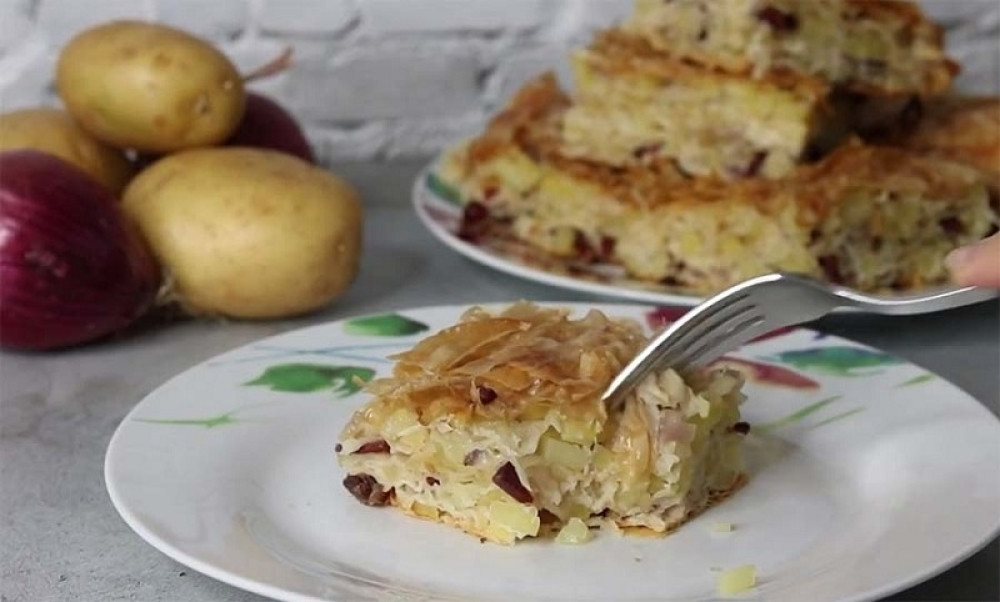 Na brzinu napravite pitu krompirušu sa suvim mesom