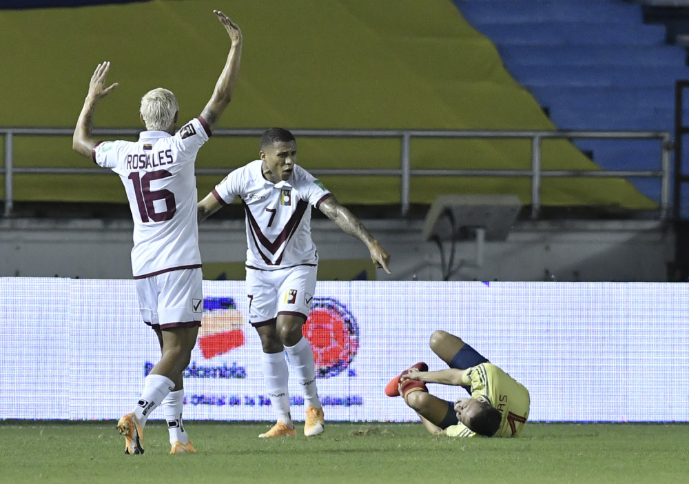 Kolumbijac stravičnim startom sam sebi polomio nogu (UZNEMIRUJUĆI VIDEO)