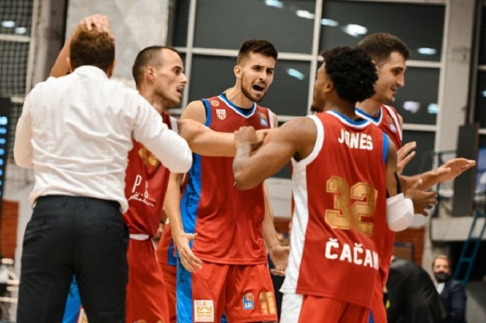 Čačani Zvezdu dočekuju na trgu, jer u dvoranu ne mogu