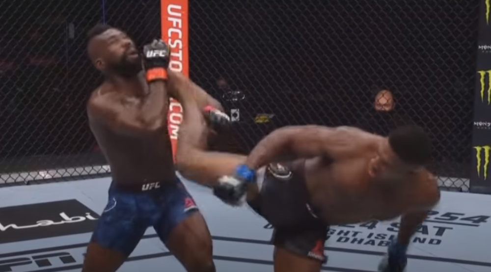 Uhvatio ga je za nogu, a onda su usledili okret i uspavanka (VIDEO)