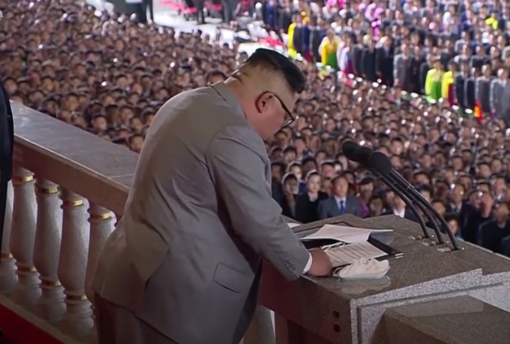 Najpoznatiji diktator je zaplakao usred govora na vojnoj paradi, ali i narod sa njim! Kim Džong Una do sada nista videli u ovakvom izdanju (VIDEO)