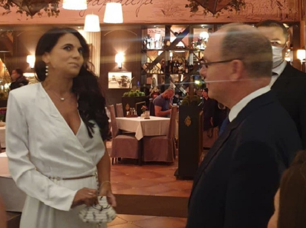 Princu Albertu od Monaka tokom večere u Beogradu, osmeh izmamila naša lepa glumica (FOTO)