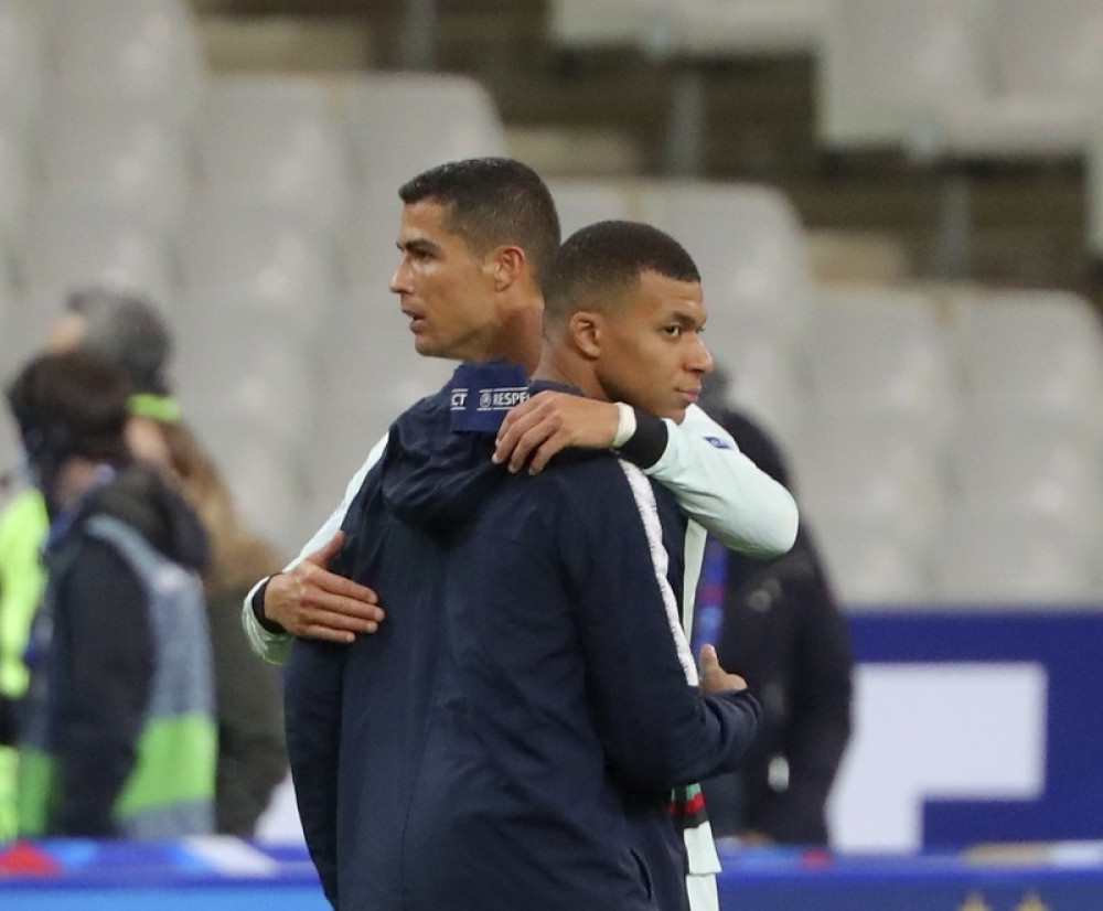 Mbape izgrlio slavnog Portugalca i ostvario svoj dečački san! (FOTO, GALERIJA)