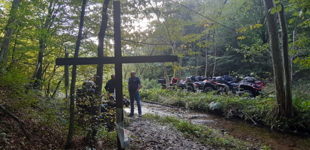 Ovaj lekoviti izvor pre pola veka čuvala je čak i policija: Izlečili su se mnogi, ali danas se do njega može samo peške (FOTO)