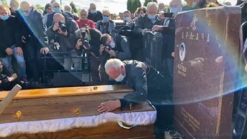 Era Ojdanić se gušio u suzama, nad Borinim kovčegom (FOTO/VIDEO)