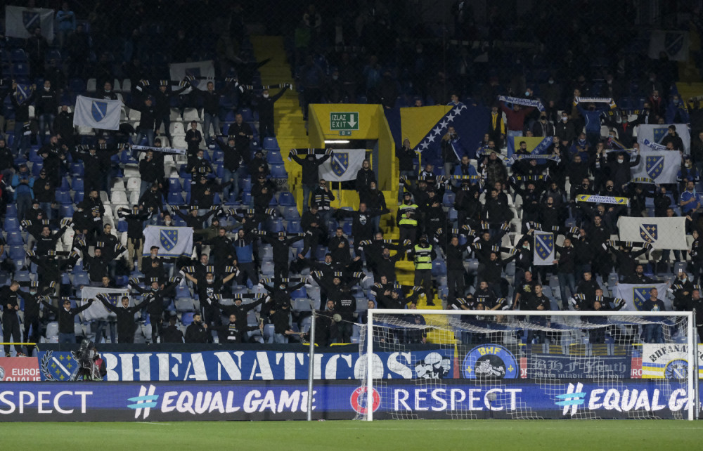 Roditelj sa pištoljem jurio trenera po gradu