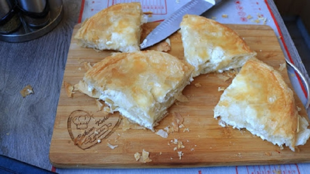 Pravi se lakše nego što možete da zamislite, pita sa sirom i pavlakom je najbolja koju ćete probati (FOTO/VIDEO)
