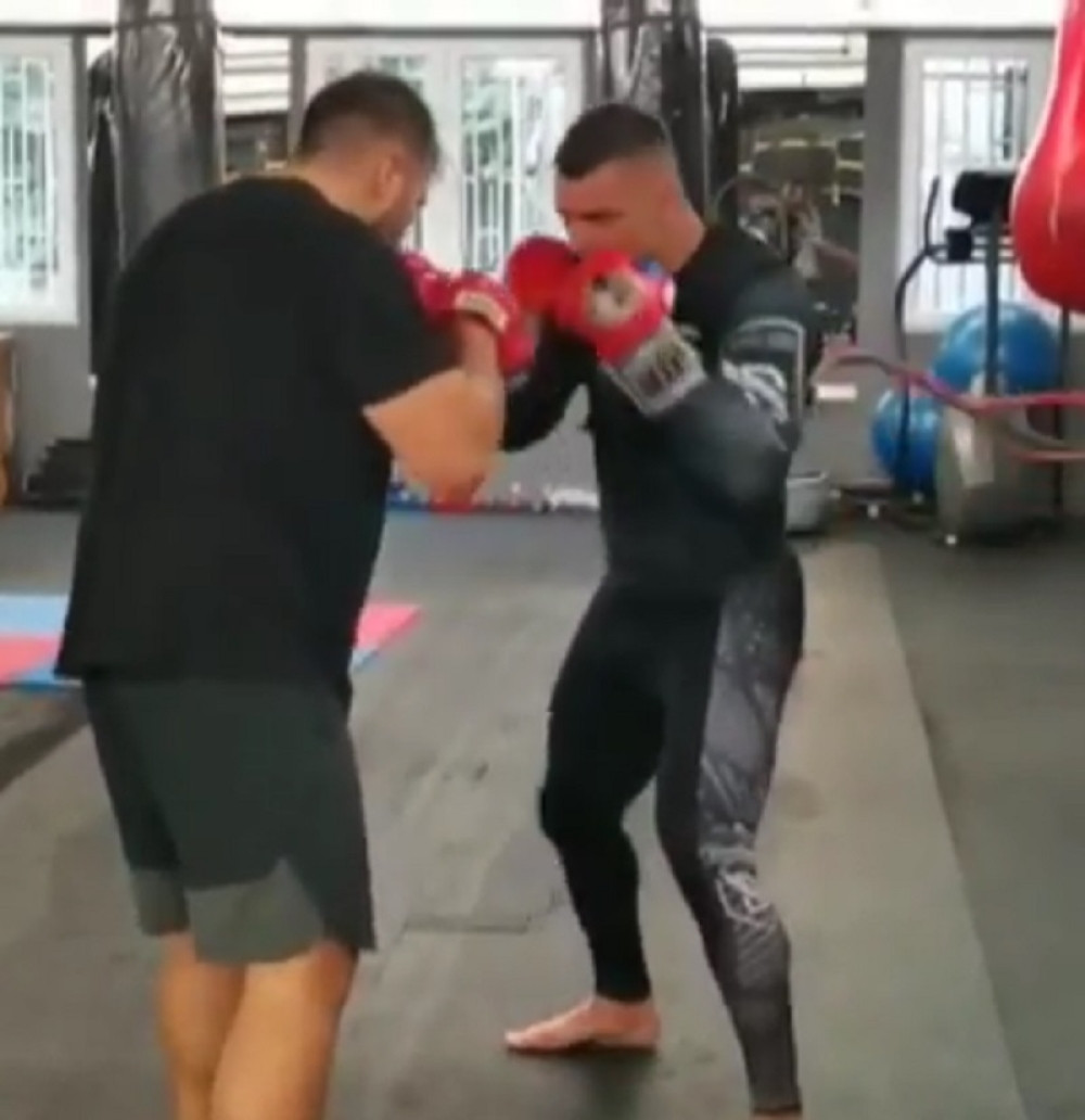 Naš poznati MMA borac se sprema, sve puca (VIDEO)