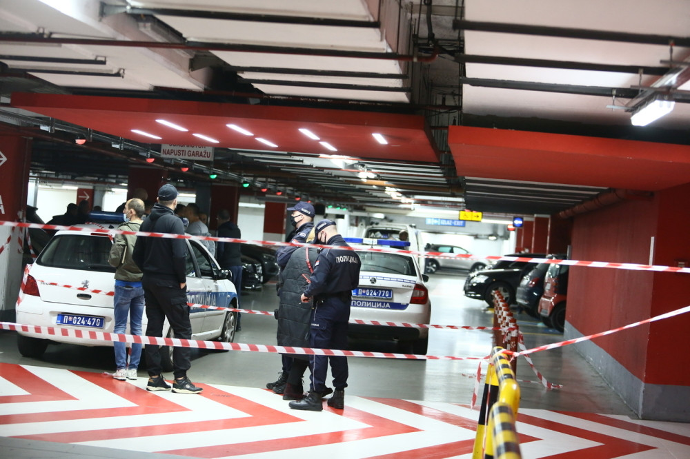 "Traži se, poslednji put je viđen kako pu*i ku**c! Izlepljene skandalozne plakate po gradu pre pucnjave kod Ušća