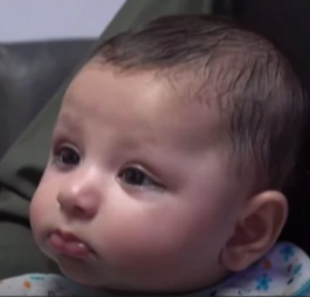 Pucali joj u noge kada je imala samo dva sata, ubili majku u porodilištu, sada se svi nadaju da će dete prohodati