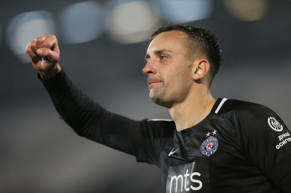 Posle pola sata igre poslat u svlačionicu!