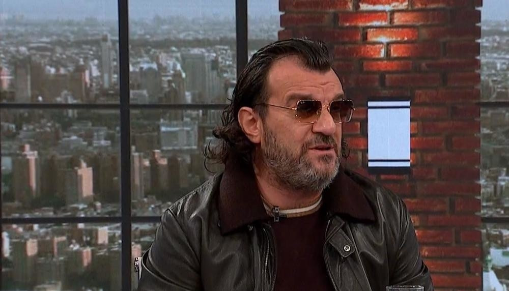 Ekipa Alo! ispred Lukasovog doma, evo šta se dešava! (FOTO)