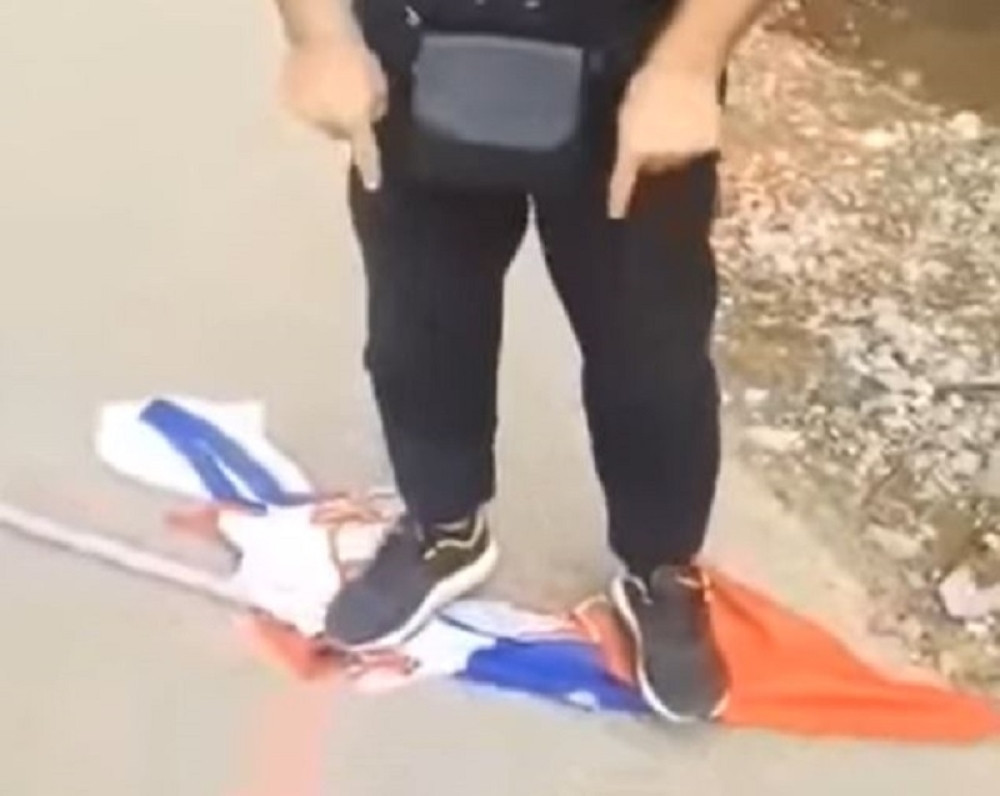 Albanci gazili srpsku zastavu! Nakon poteza sveštenika iz Beograda usledilo ovo (VIDEO)