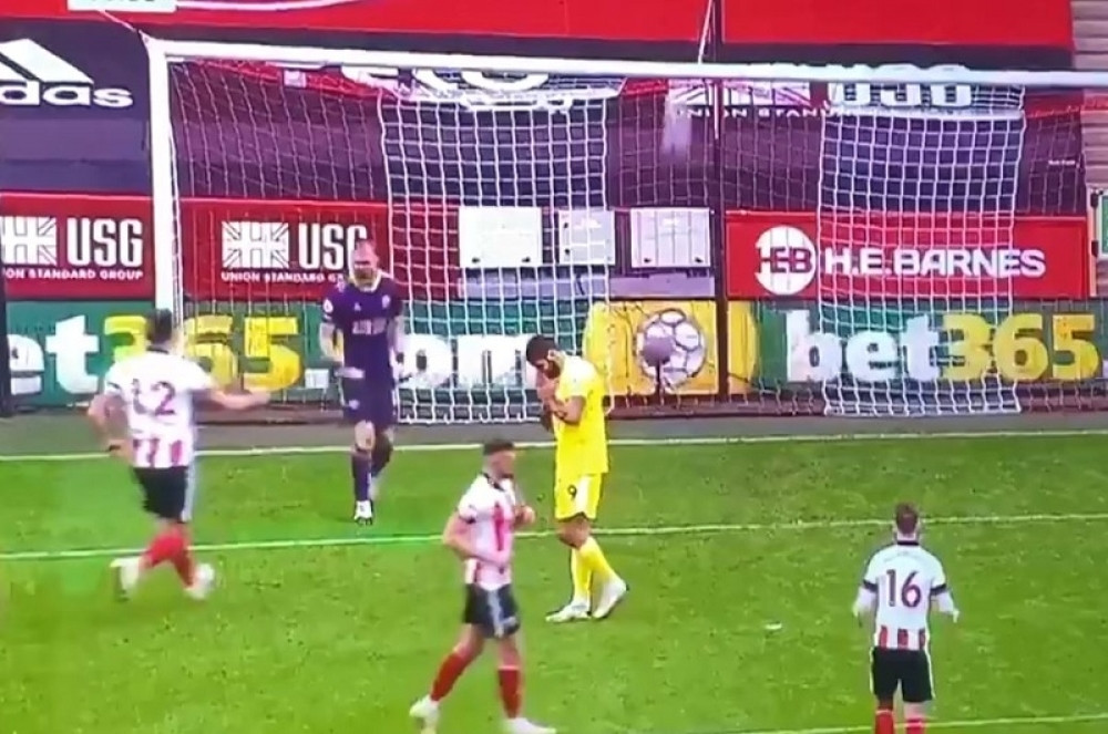 Aleksandar Mitrović promašio penal, pa ga skrivio u svom kaznenom, a engleski navijači već prave šale na njegov račun! (VIDEO)