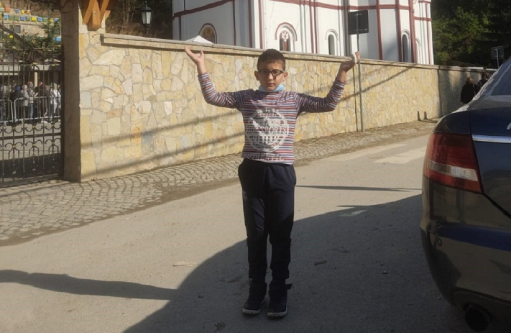 Nakon čudesnog isceljenja njegovog deteta, Zoran Filipović rešio da obnovi staru seosku crkvu: Poseta Tumanu spasla malog Lazara!