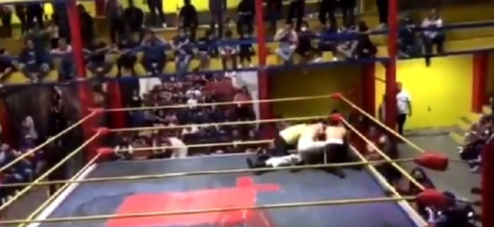 Kečer u Meksiku preminuo u ringu, svi mislili da se šali (VIDEO)