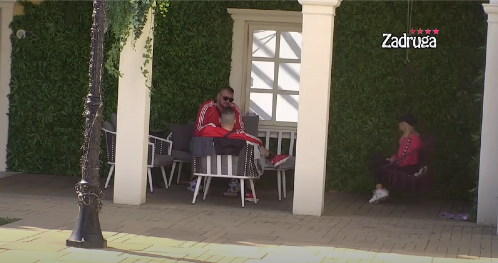 Zadrugarka ogovarala dečka i iznela ŠOKANTNE detalje iz njegove prošlosti! (VIDEO)