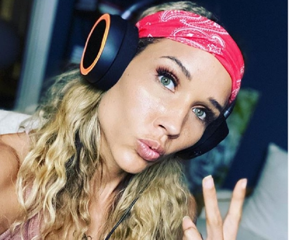 Imam 38 godina i još uvek sam nevina! Niko ne želi da izađe sa mnom! (FOTO)