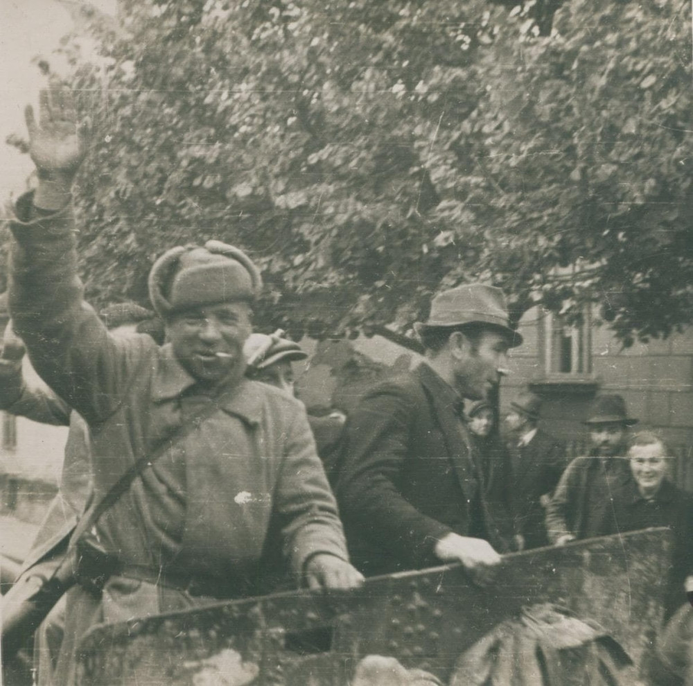 Vesić: Prošlo je vreme kada se srpski narod stideo svoje slavne i duge istorije