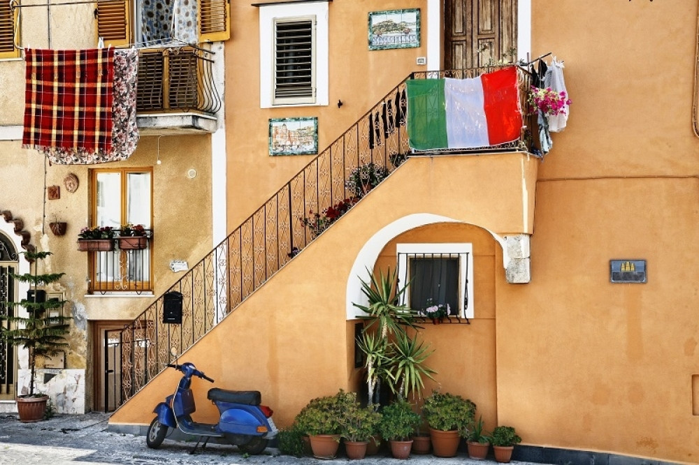 U ovom italijanskom gradu žive samo dva stanovnika, ali poštuju mere uvedene zbog korone (FOTO)