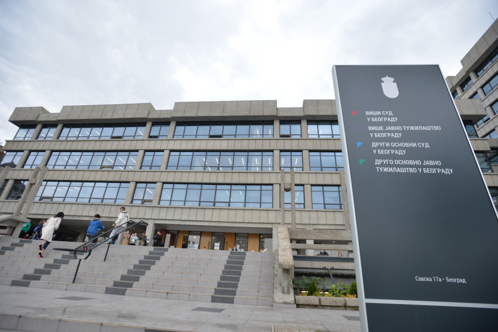 Ovo su funkcioneri koji su u sprezi sa mafijom, prodaju državne tajne moćnim krimi klanovima