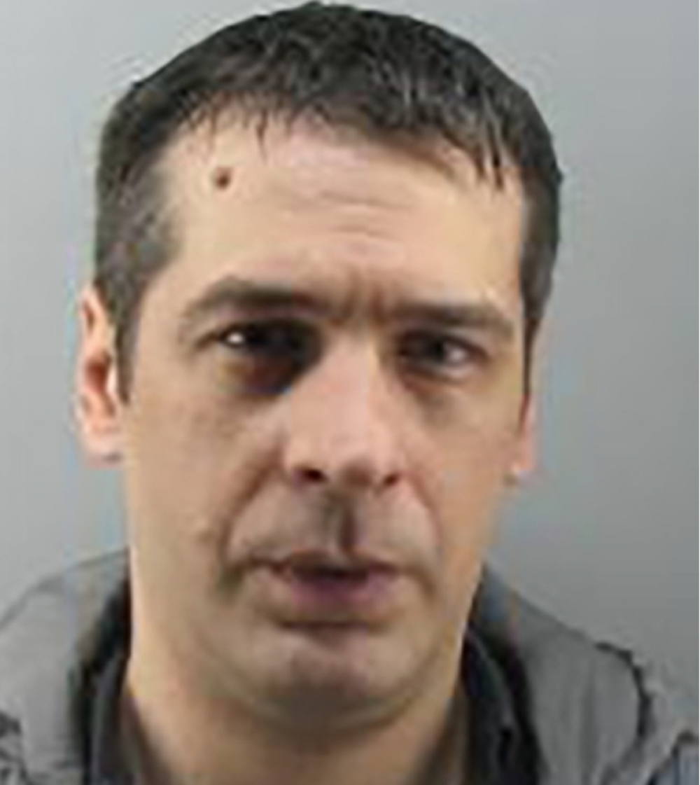 Ukoliko vidite ovog čoveka, odmah pozovite policiju