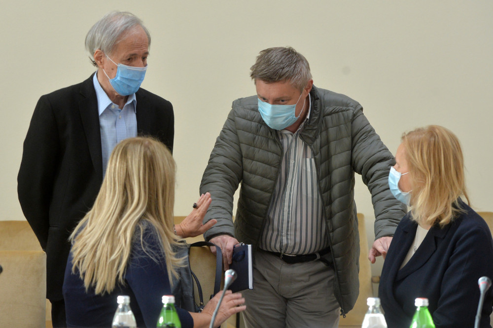 Krizni štab uvodi nova stroga pravila, na stolu i najteža mera!