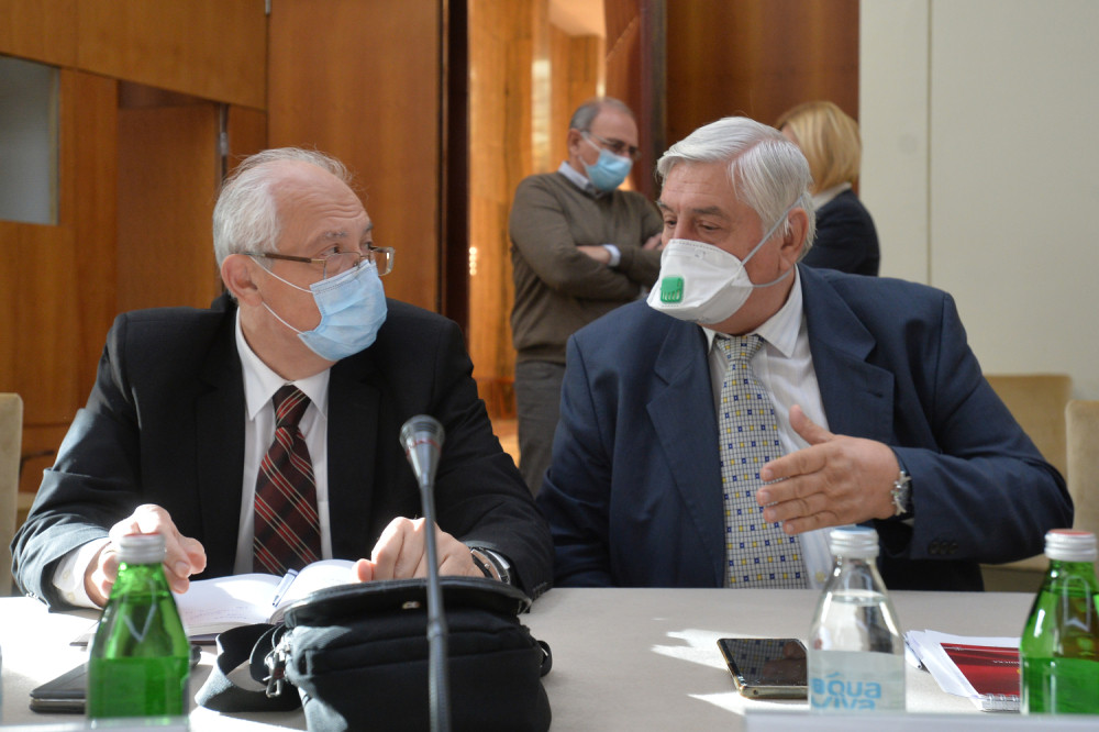 Tržni centri i kafići rade do 20 sati, važne izmene za ugostitelje