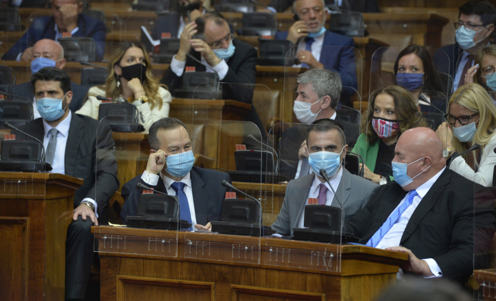 Dačić se obratio medijima, novajlija po prvi put u poslaničkoj klupi! (FOTO)