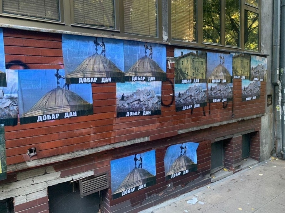 Albanac lomi krst, a ispod ispisana poruka na srpskom! (FOTO)