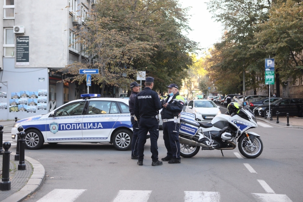 Udario SEKIROM brata u glavu