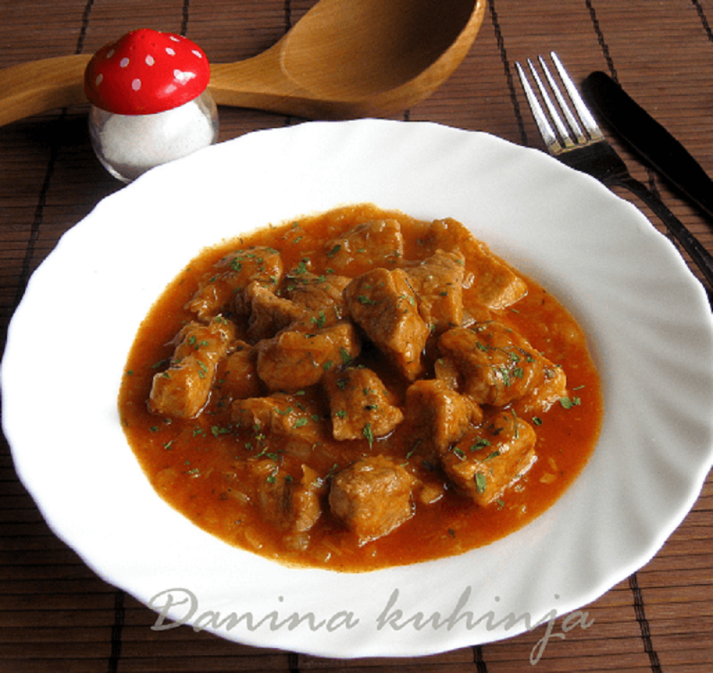 Svinjski gulaš sa pivom, raj na tanjiru