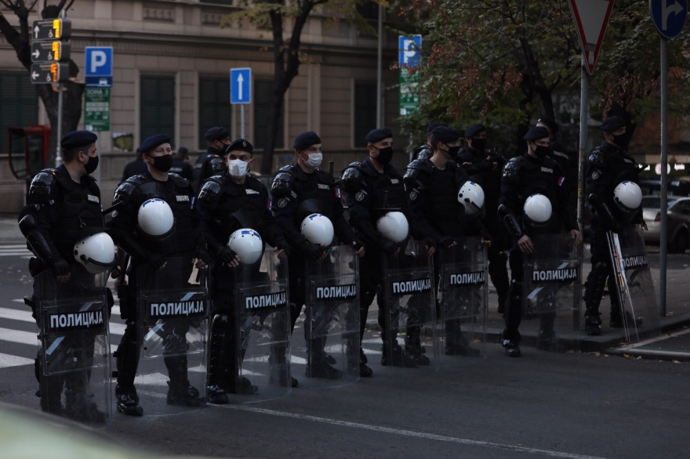 Policija blokirala raskrsnicu Birčaninove i Kralja Miutina iz predostrožnosti (FOTO)