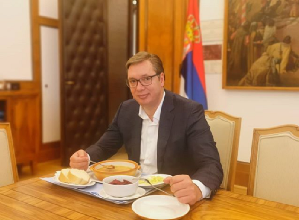 Vučič objavio fotografiju sa ručka, pogledajte šta jede predsednik Srbije (FOTO)