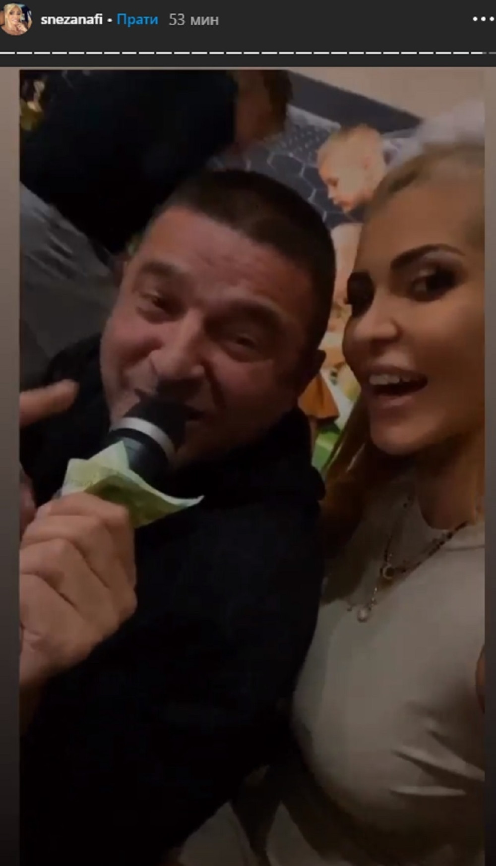 Kad on slavi sve trešti, krajišniku peva najveća krajiška zvezda, mikrofona se dohvatila i Kaća Grujić