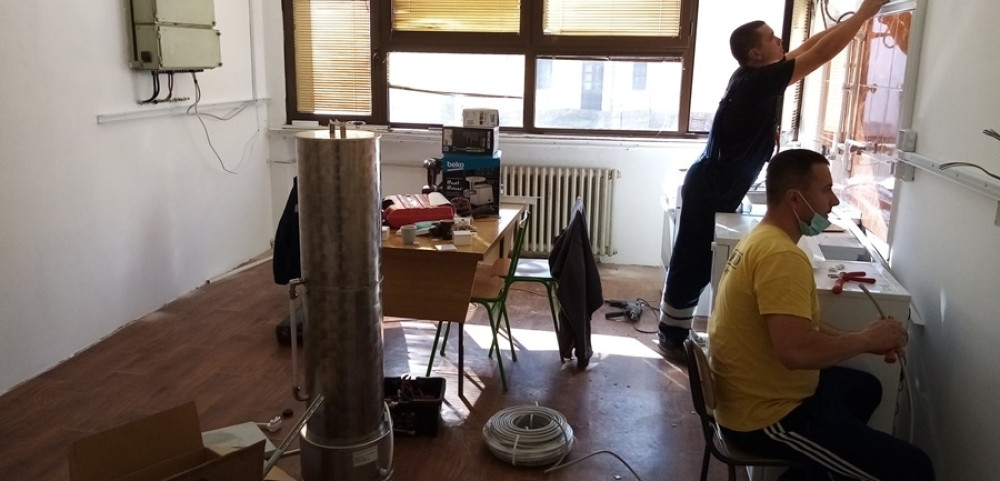 Đaci škole u Topoli su u jednoj učionici napravili pravu malu fabriku, a njihov trud prepoznalo je i Ministarstvo prosvete