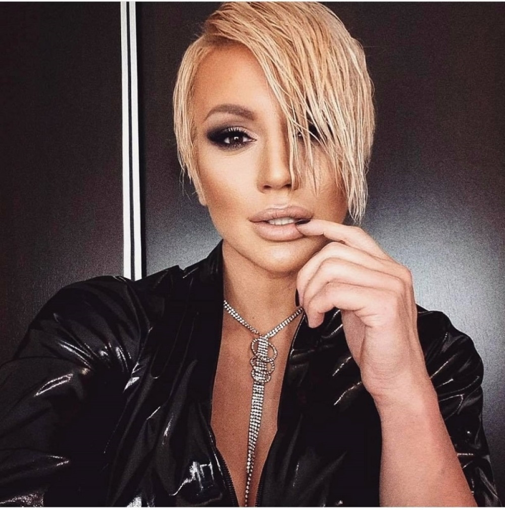 Ana objavila mega se*si fotku koleginica odlepila, a o njenim pantalonama će svi pričati! (FOTO)