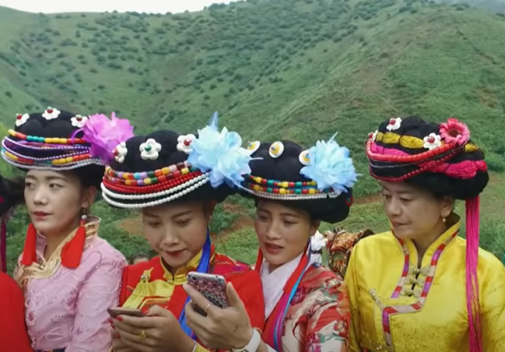 U jednom plemenu koje živi u podnožju Himalaja, žene vode glavnu reč