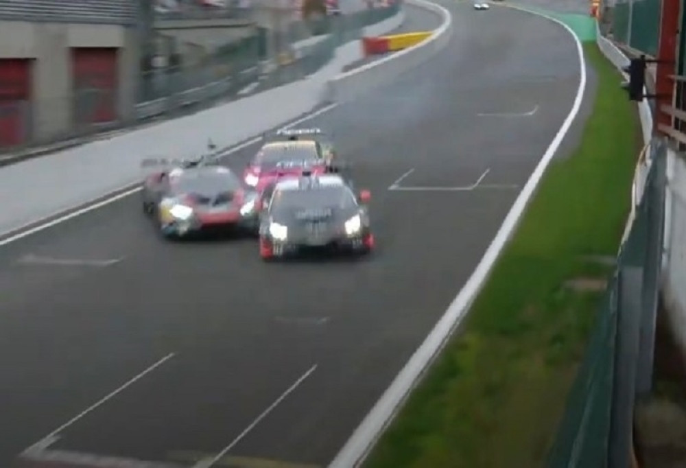 Auto se raspao na paramparčad, Srbinov kolega teško povređen (VIDEO)