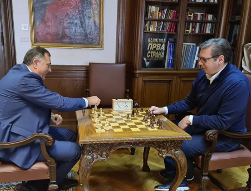 Dodik došao u Predsedništvo, a onda ga je Vučić izazvao, seli su za sto i trka za boljim je krenula