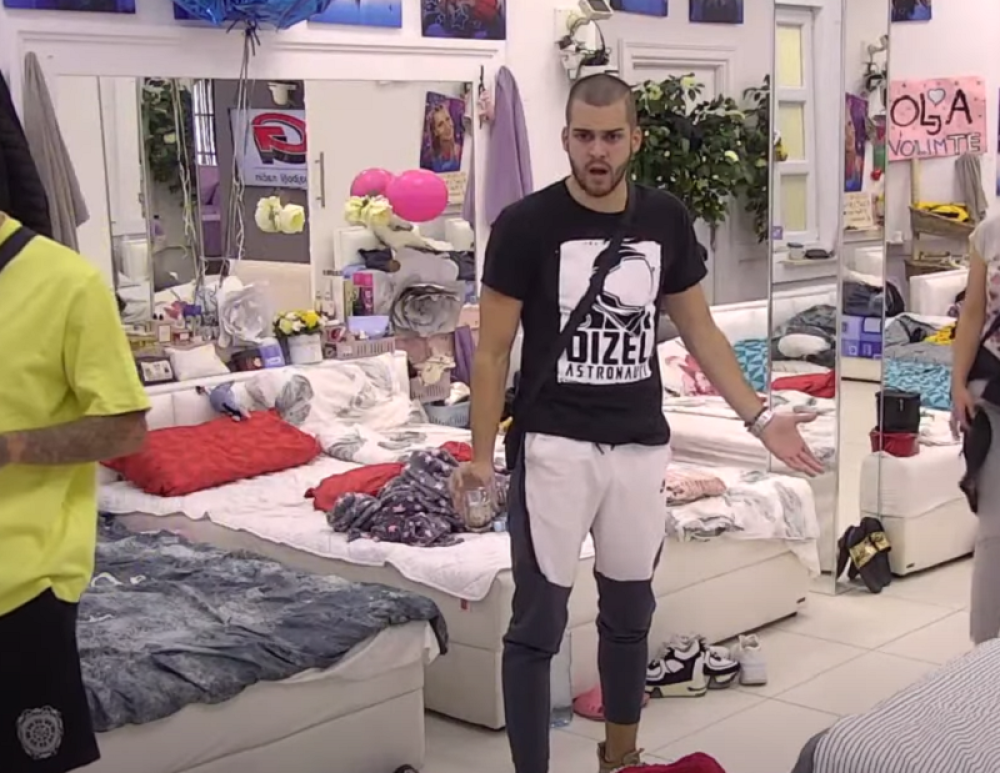 Cvele počeo da urla na zadrugarku i svašta joj izgovorio zbog njene ljubomore! (VIDEO)