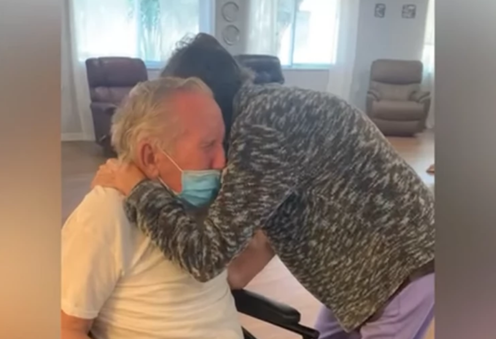 Baka i deka su u braku 60 godina, a nisu se videli 215 dana, mnogi su zaplakali gledajući snimak (VIDEO)